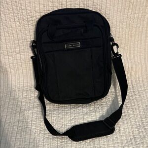 Perry Ellis Classic Black Messenger Bag